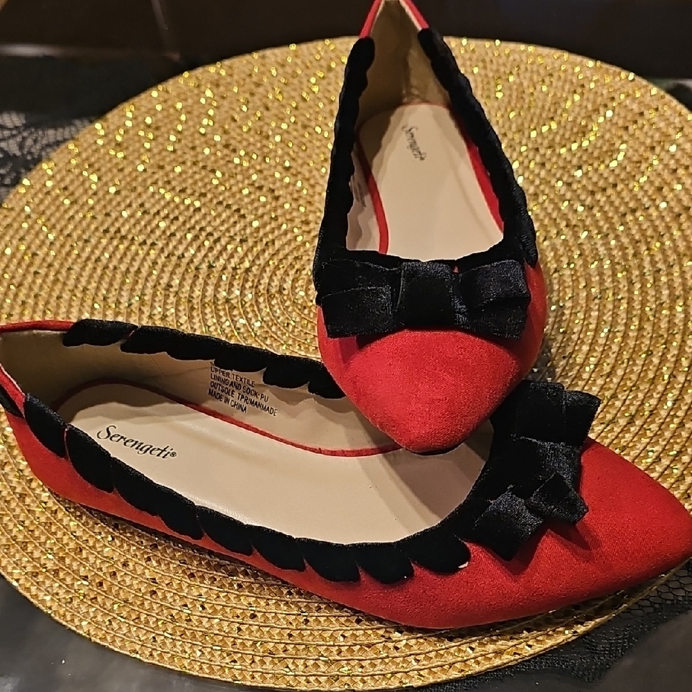 Serengeti Red Flats with Black Velvet Bow